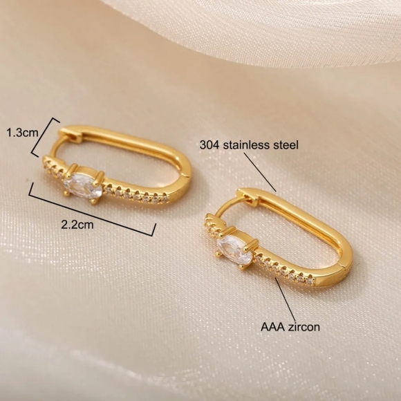 New, Gold Square Earrings - Picture 2 of 3